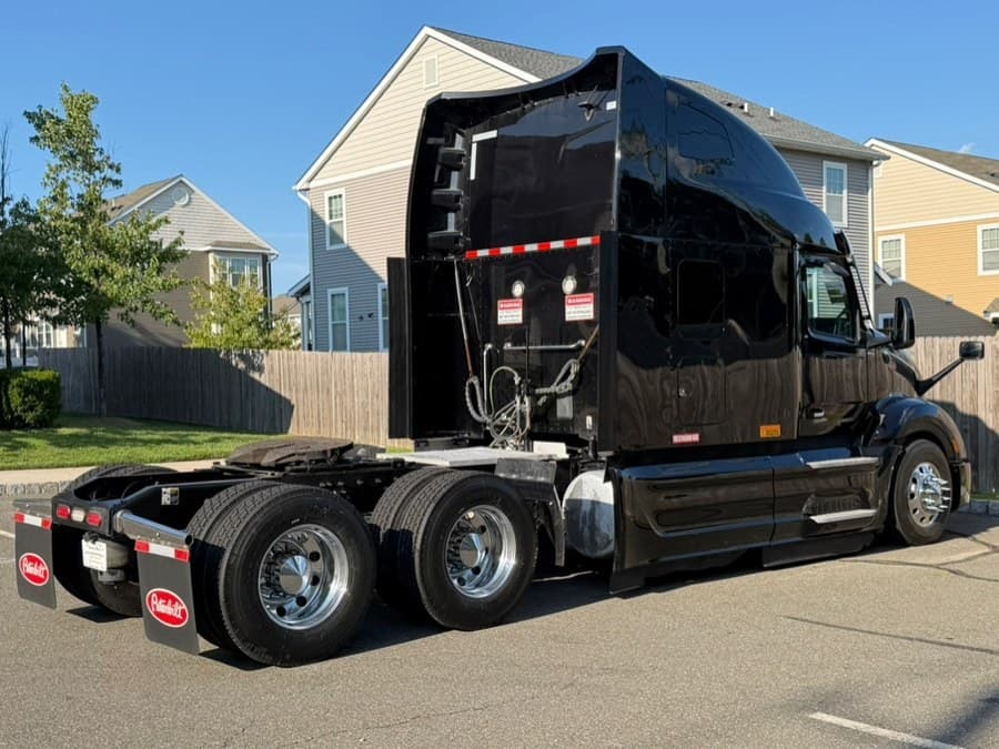2023 Peterbilt 579