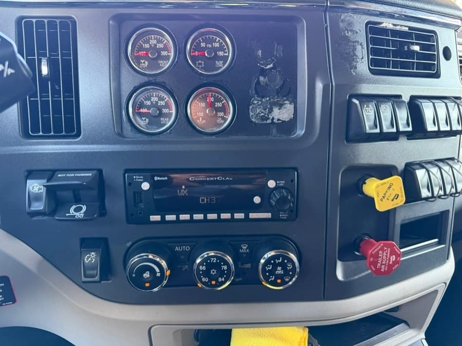 2023 Peterbilt 579