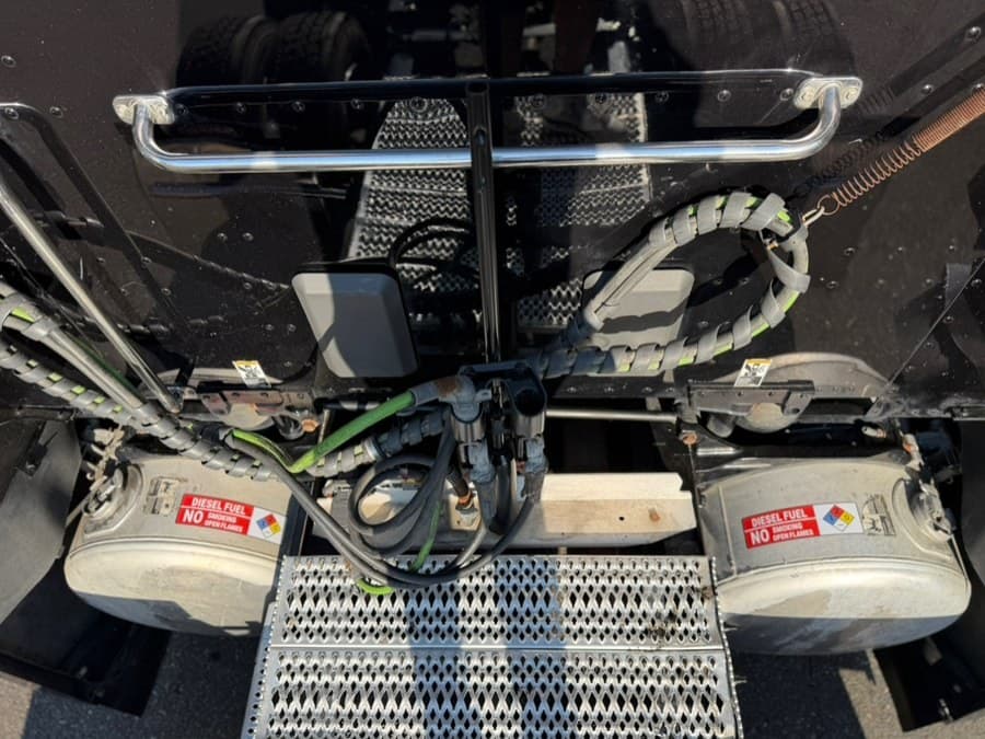 2023 Peterbilt 579