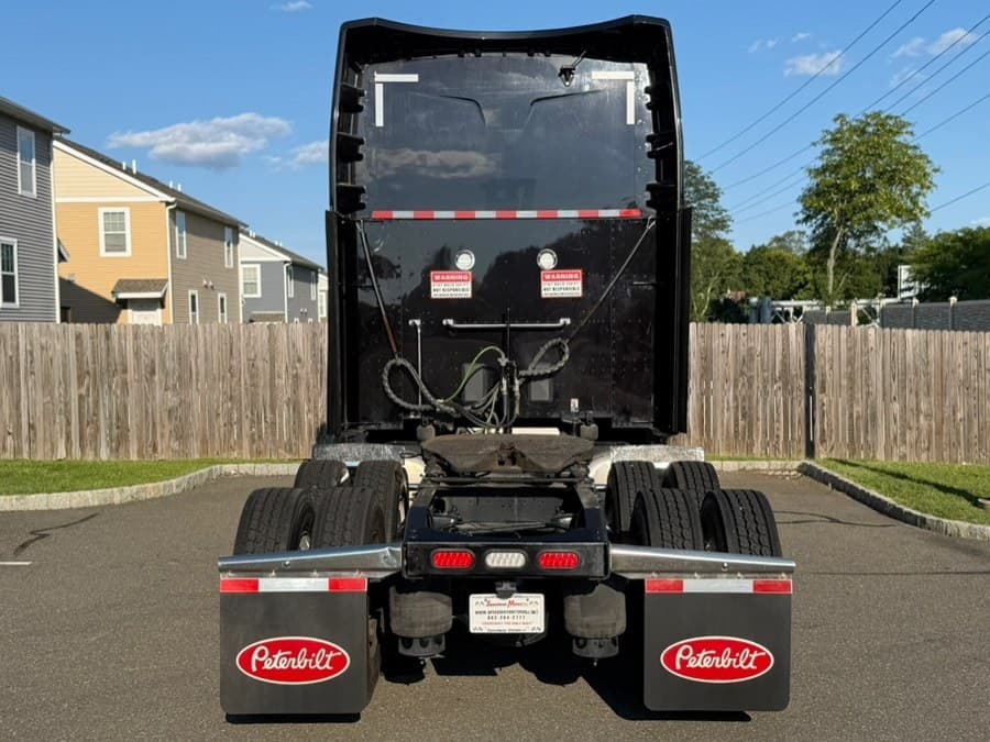 2023 Peterbilt 579