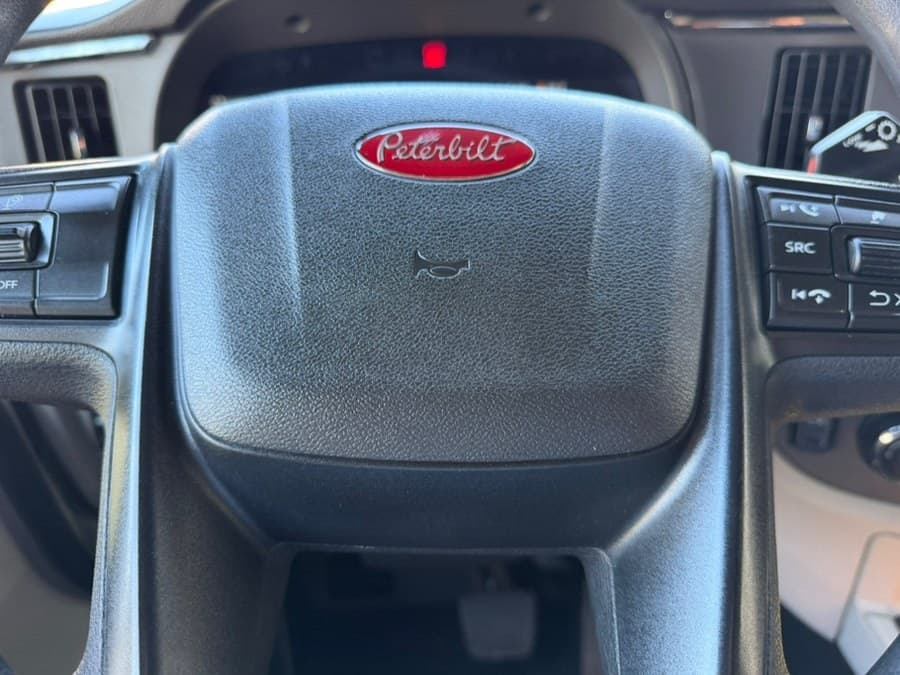 2023 Peterbilt 579
