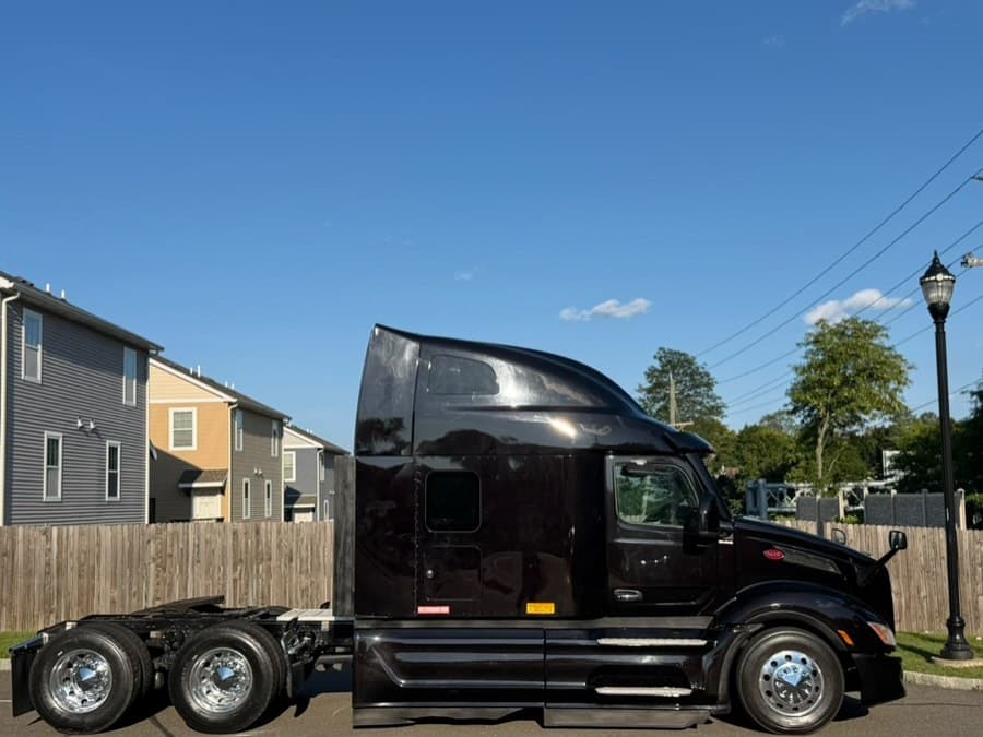 2023 Peterbilt 579