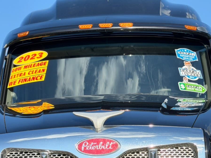 2023 Peterbilt 579