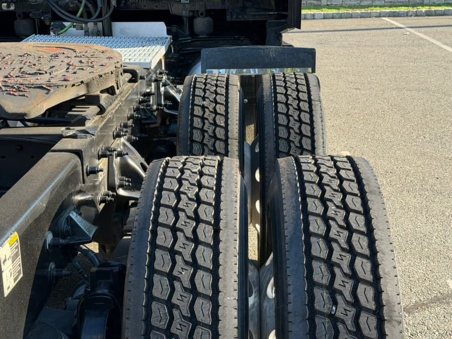 2023 Peterbilt 579
