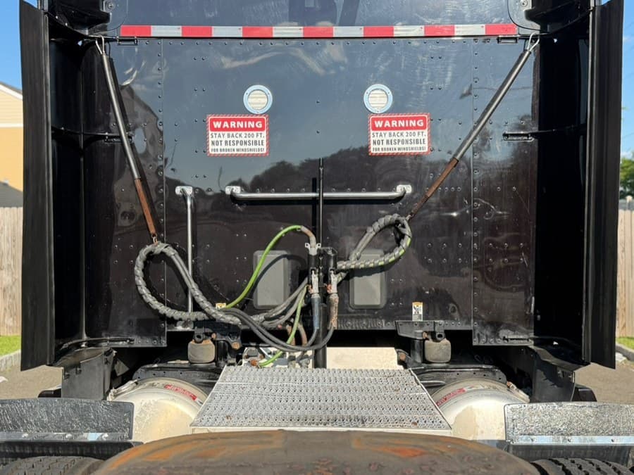 2023 Peterbilt 579