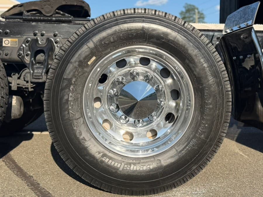 2023 Peterbilt 579
