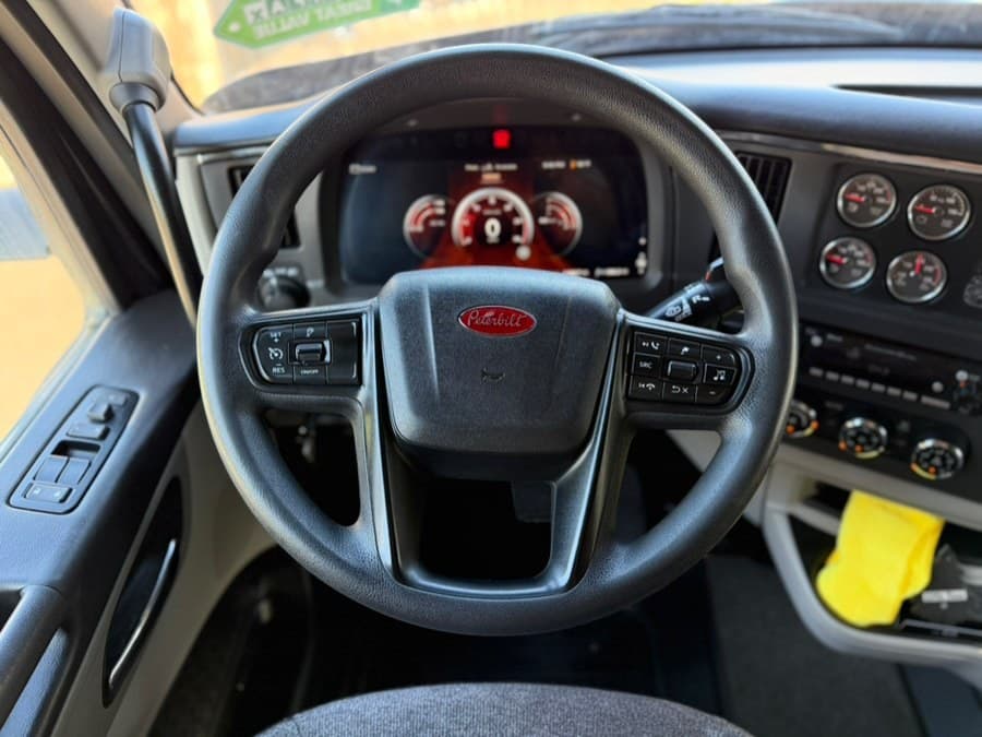 2023 Peterbilt 579