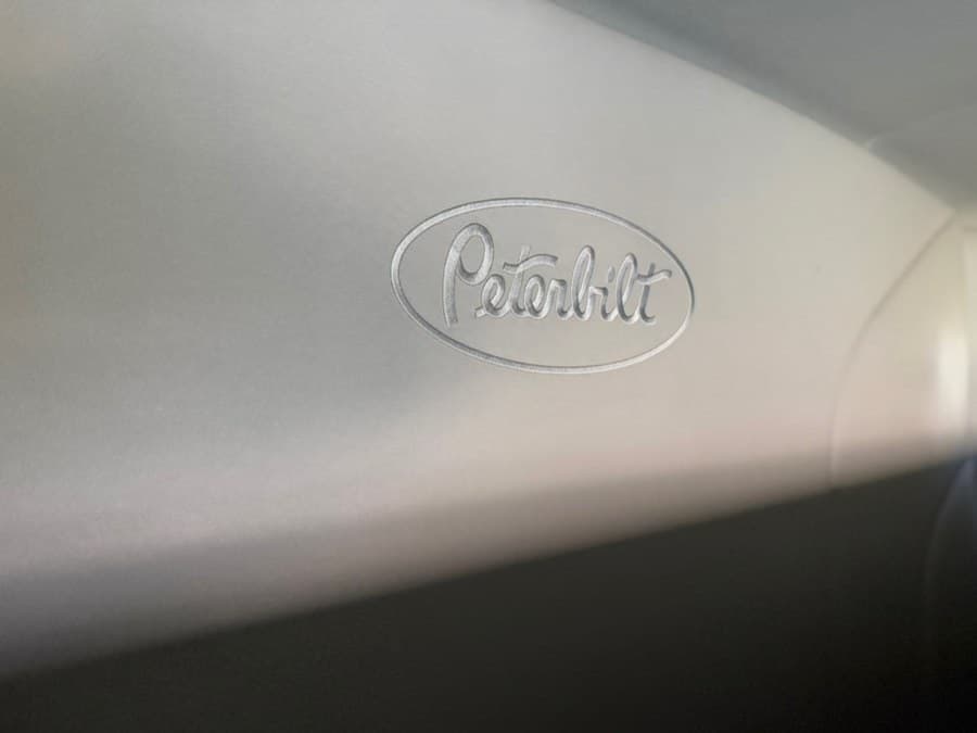 2023 Peterbilt 579