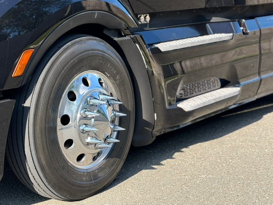 2023 Peterbilt 579