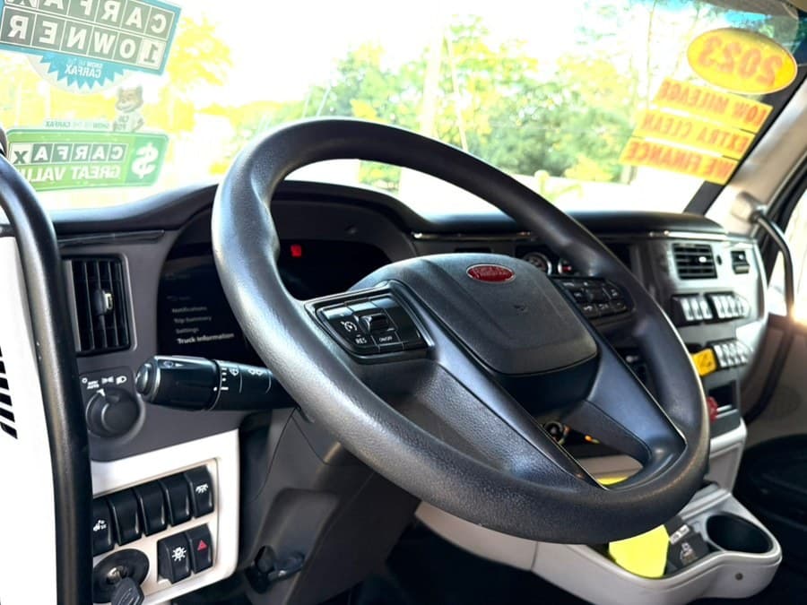 2023 Peterbilt 579