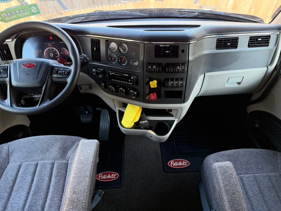 2023 Peterbilt 579