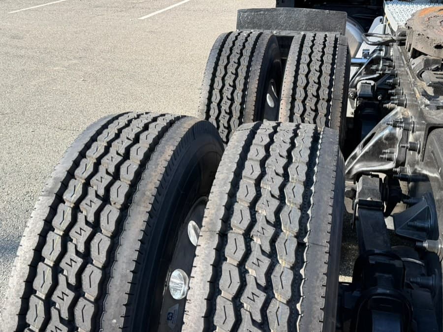 2023 Peterbilt 579