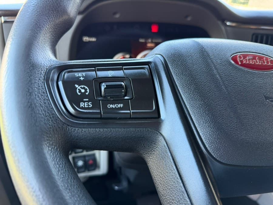 2023 Peterbilt 579