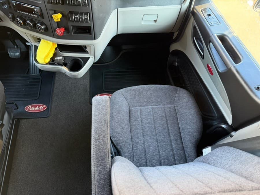 2023 Peterbilt 579