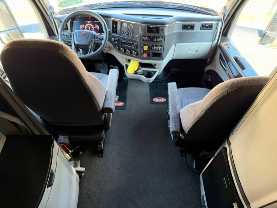 2023 Peterbilt 579