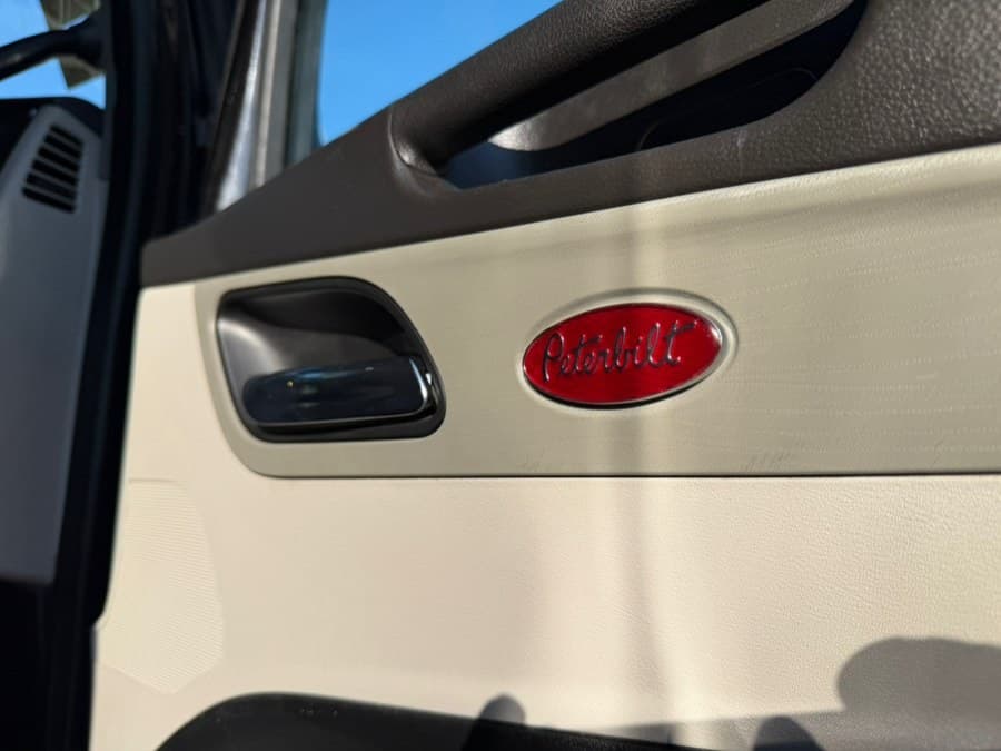 2023 Peterbilt 579