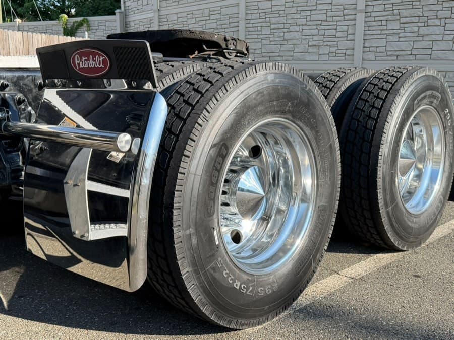 2023 Peterbilt 579