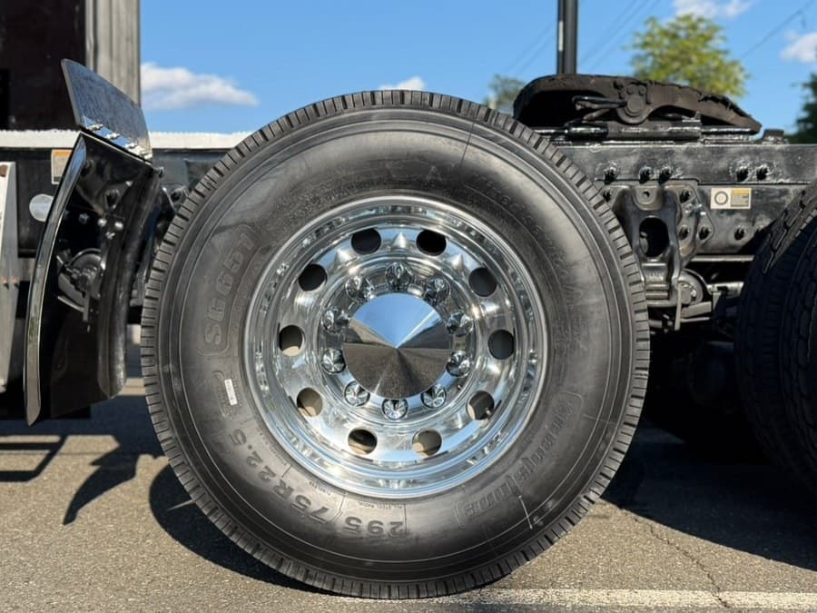 2023 Peterbilt 579