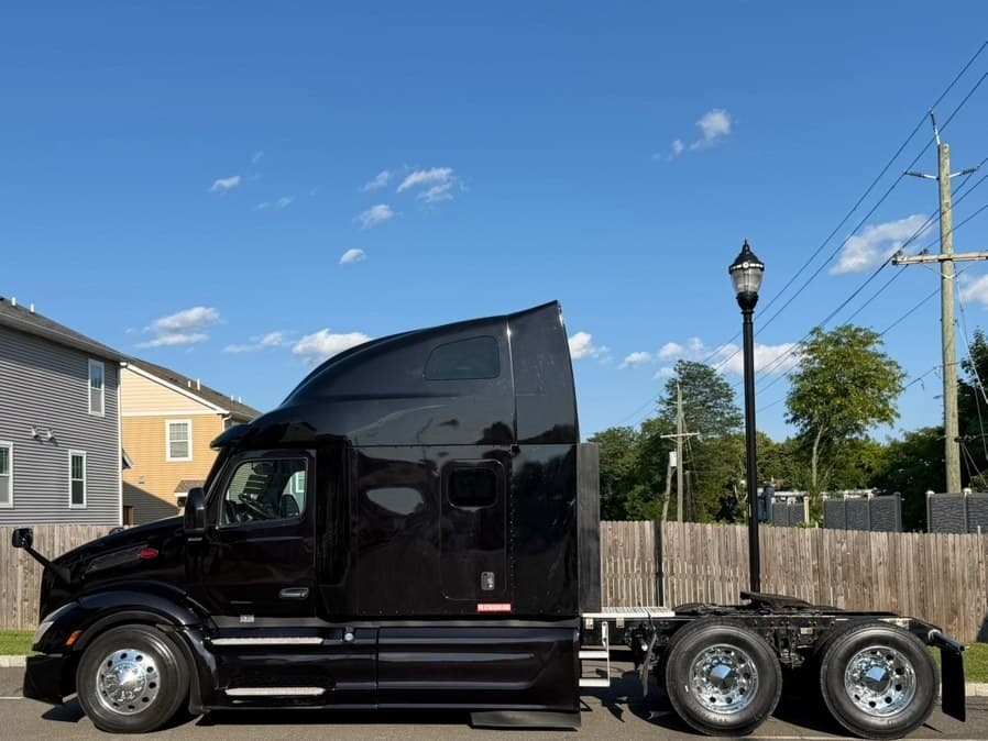 2023 Peterbilt 579