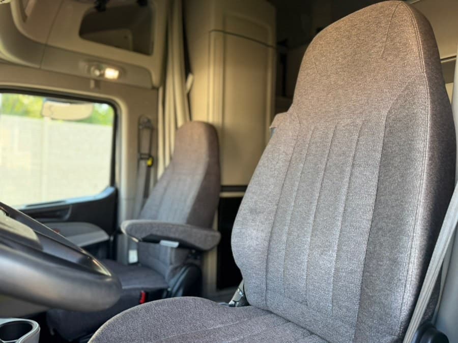 2023 Peterbilt 579