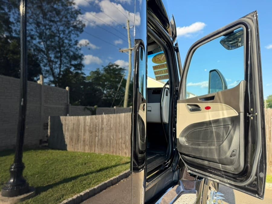 2023 Peterbilt 579