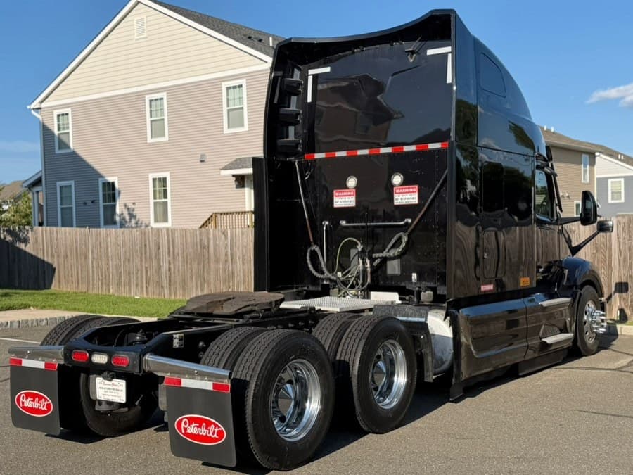 2023 Peterbilt 579