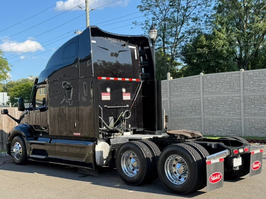 2023 Peterbilt 579