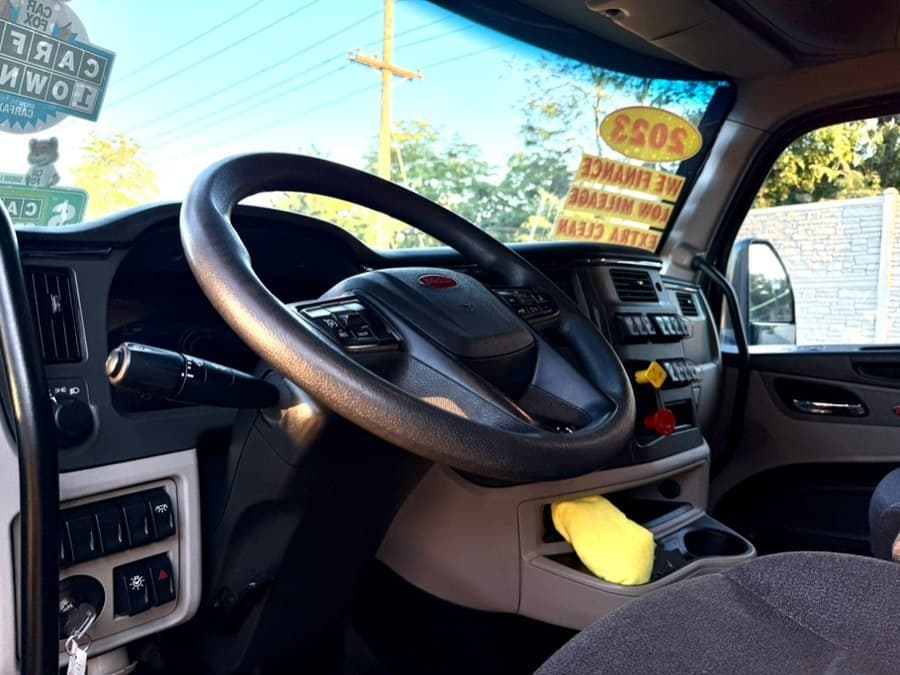 2023 Peterbilt 579