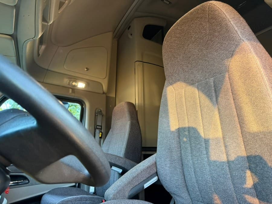 2023 Peterbilt 579