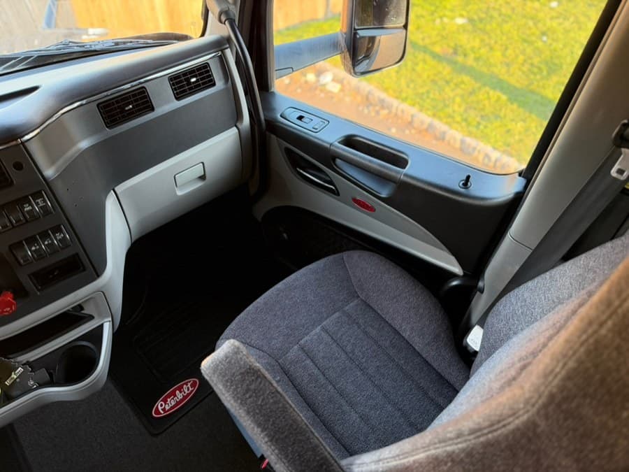 2023 Peterbilt 579