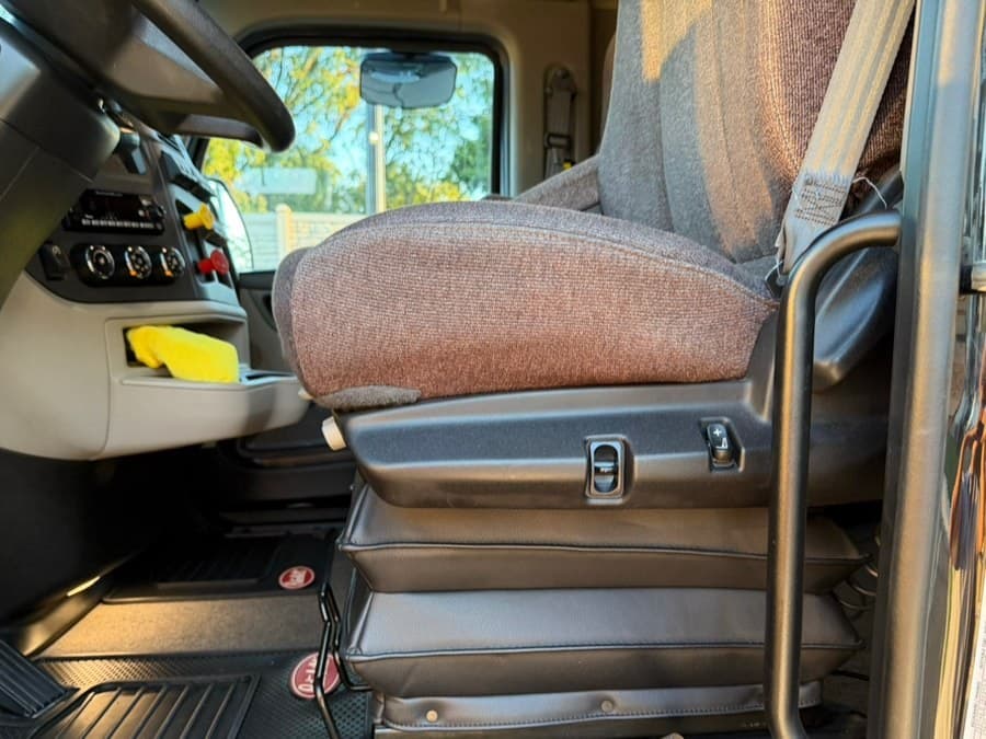 2023 Peterbilt 579