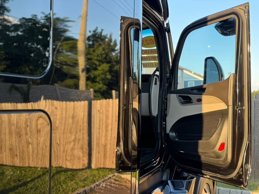 2023 Peterbilt 579