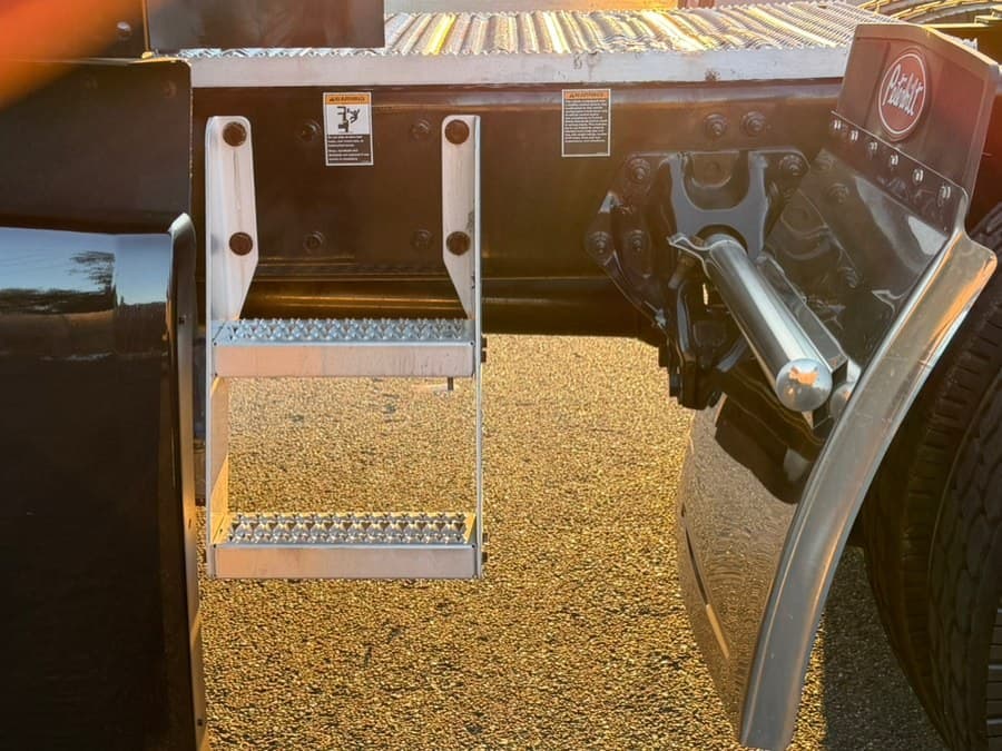 2023 Peterbilt 579