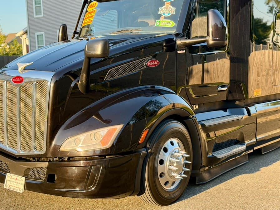 2023 Peterbilt 579