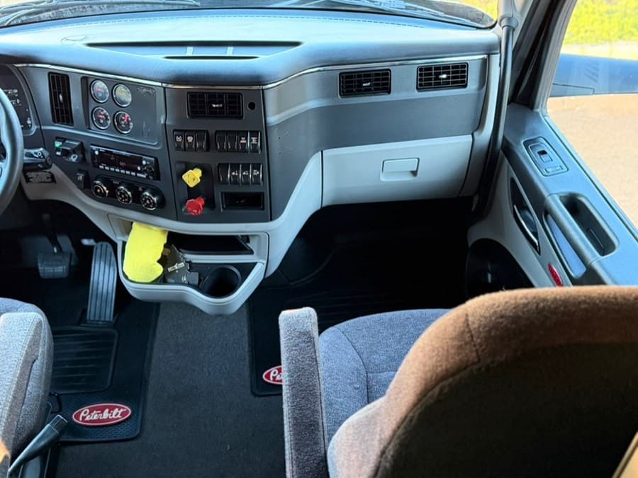 2023 Peterbilt 579