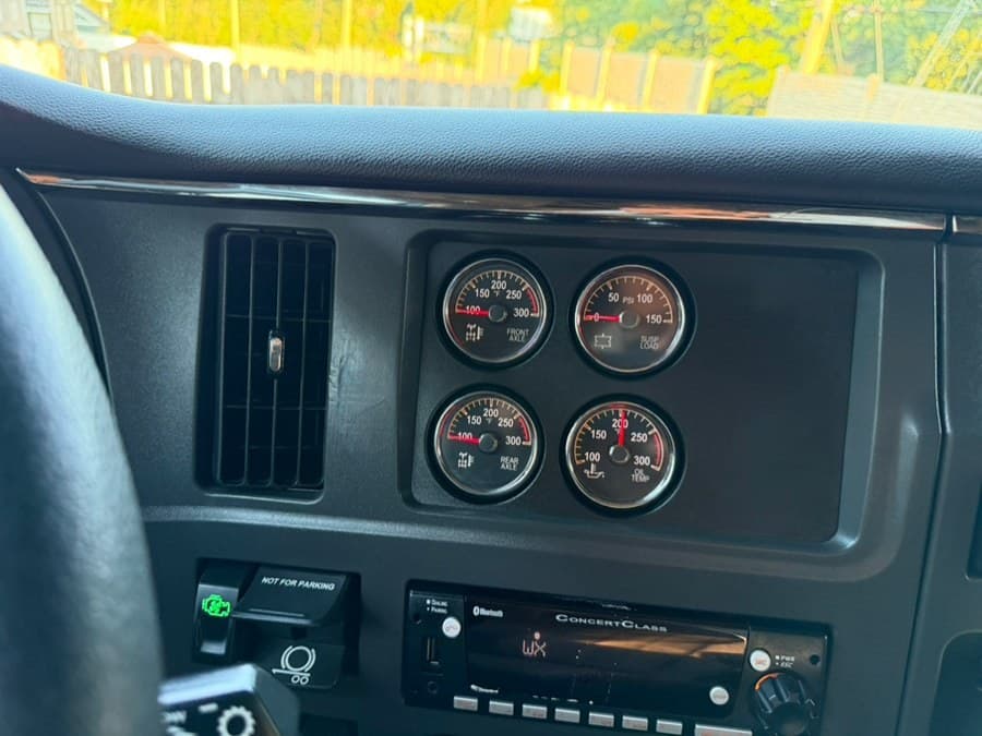 2023 Peterbilt 579