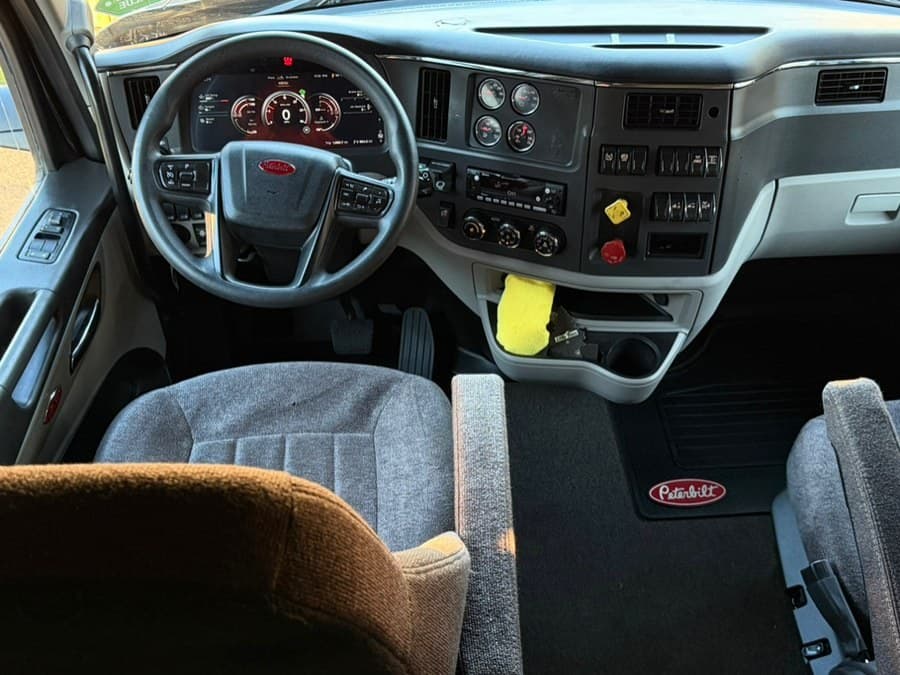 2023 Peterbilt 579
