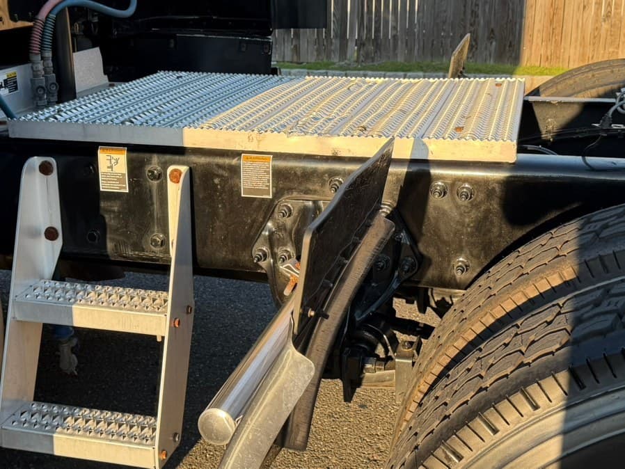 2023 Peterbilt 579