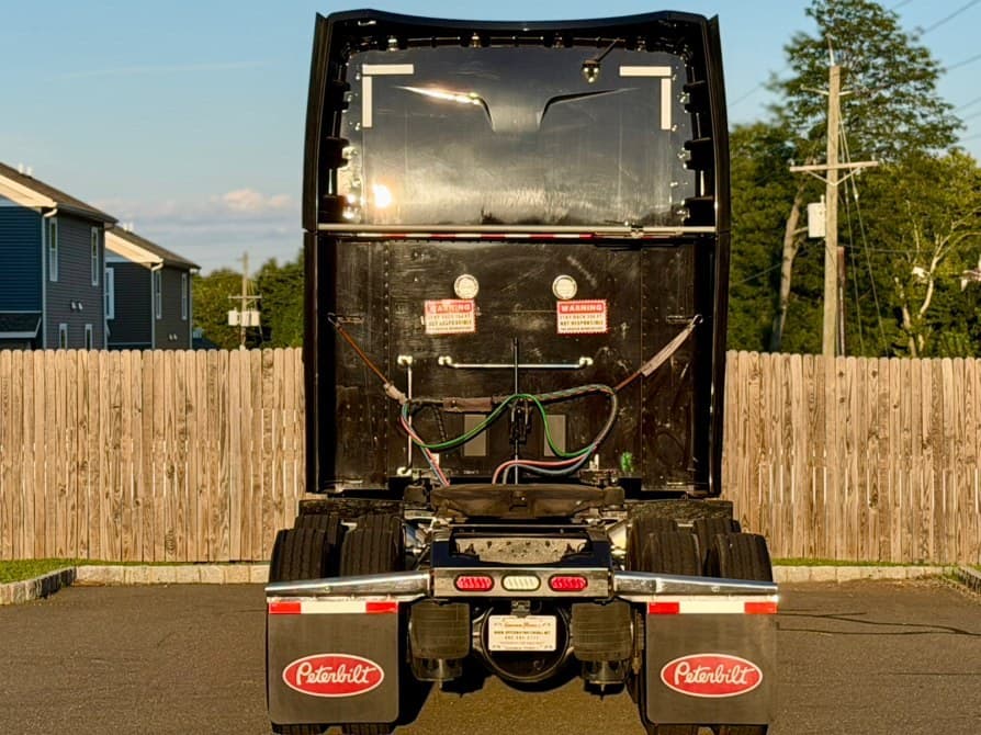 2023 Peterbilt 579
