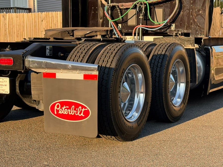 2023 Peterbilt 579