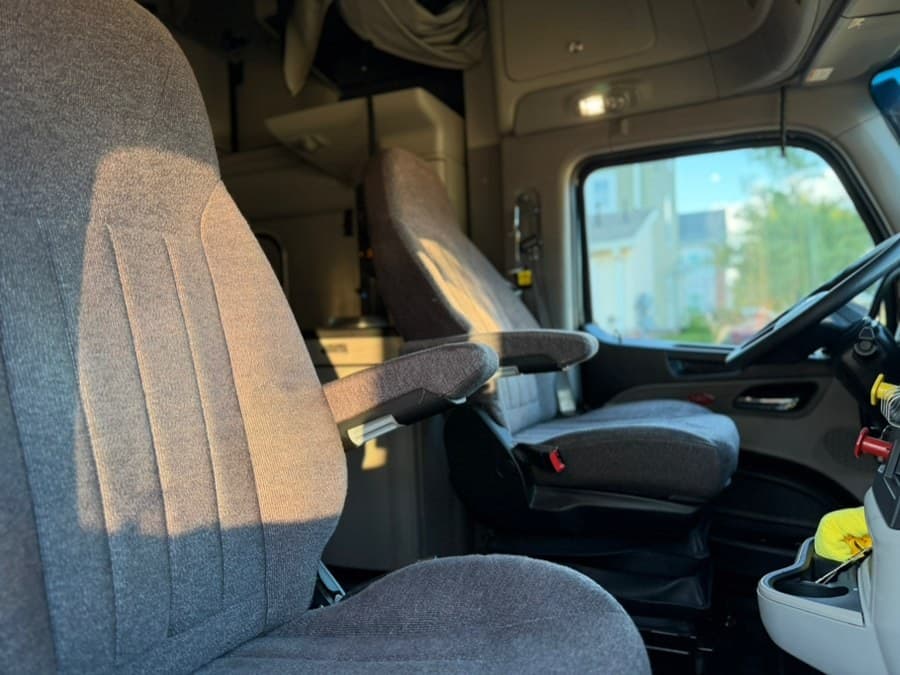 2023 Peterbilt 579