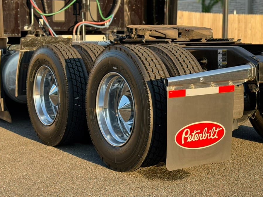 2023 Peterbilt 579