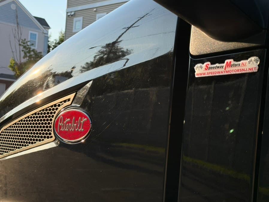 2023 Peterbilt 579