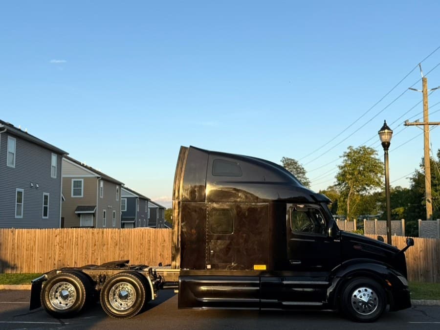 2023 Peterbilt 579