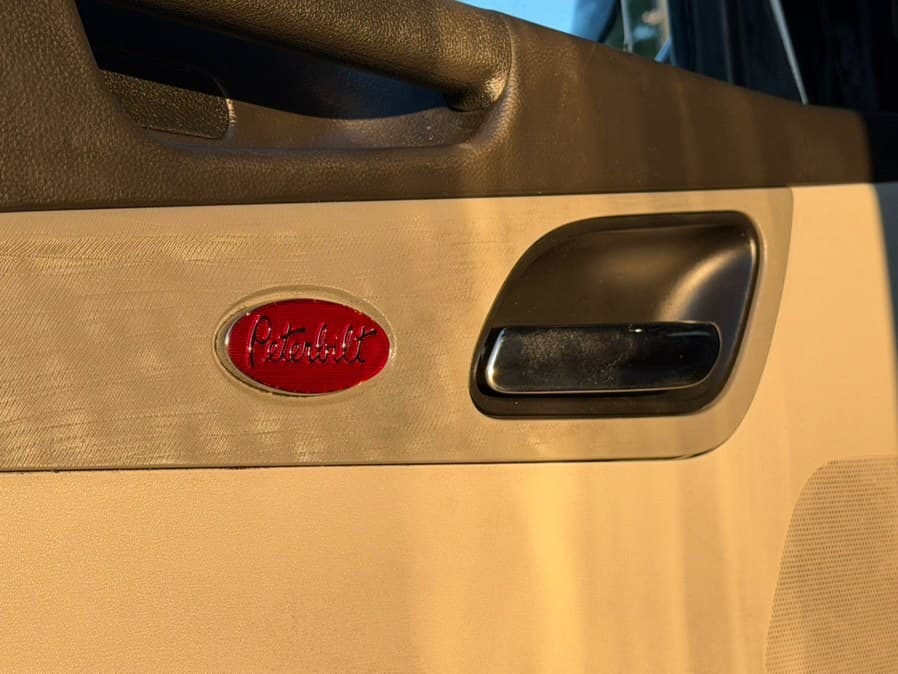 2023 Peterbilt 579