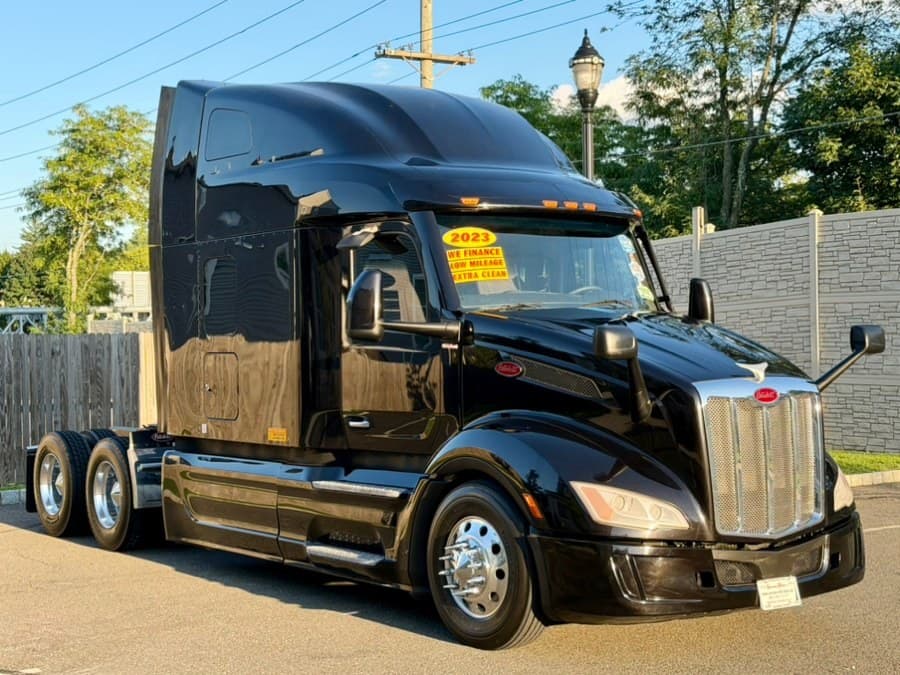 2023 Peterbilt 579