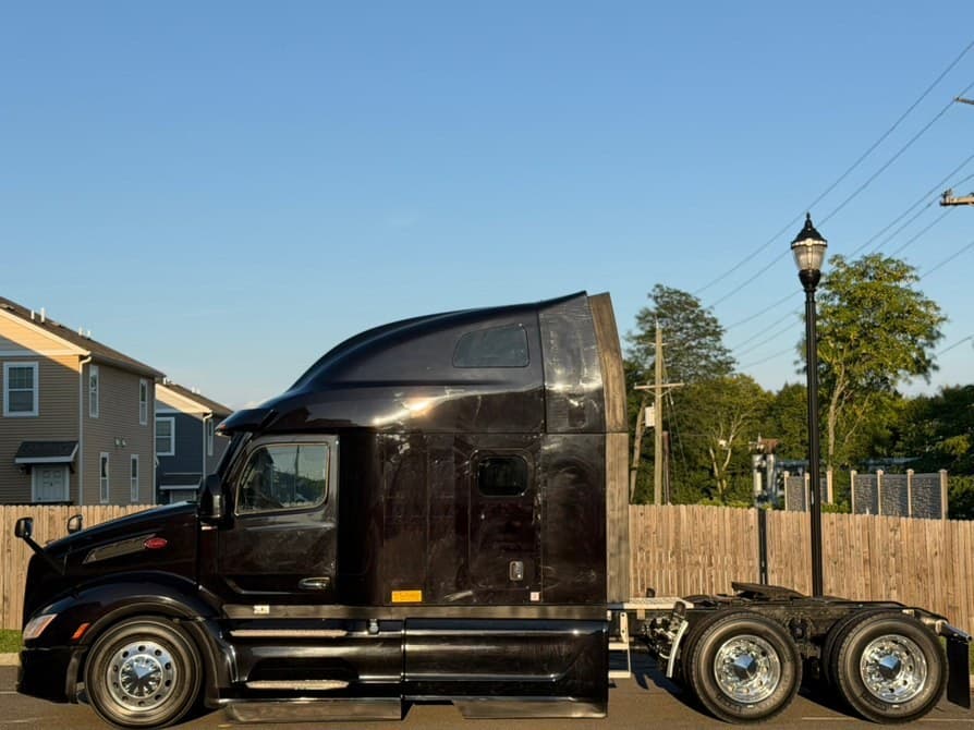 2023 Peterbilt 579