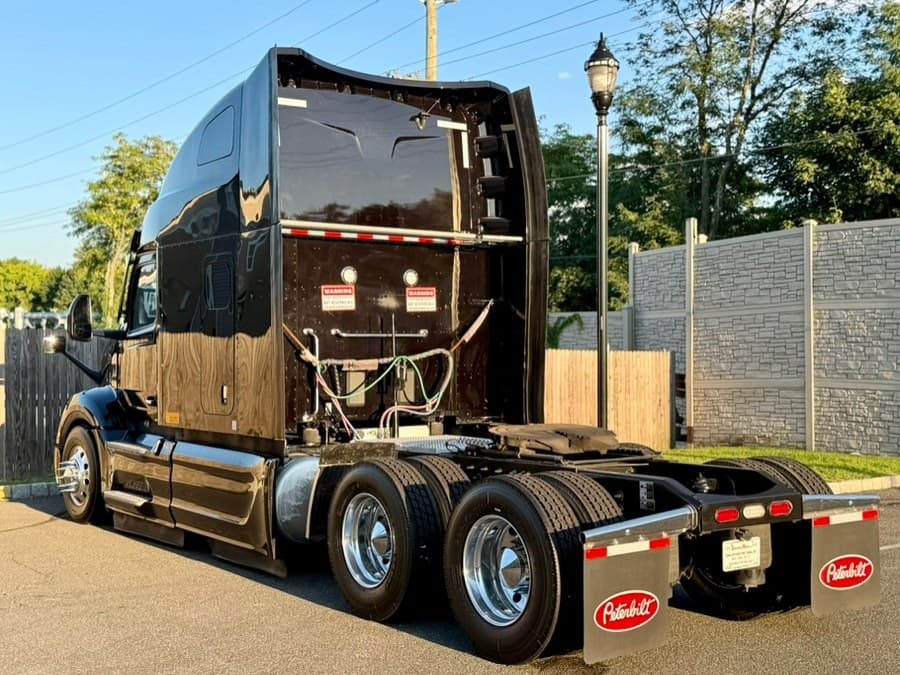 2023 Peterbilt 579
