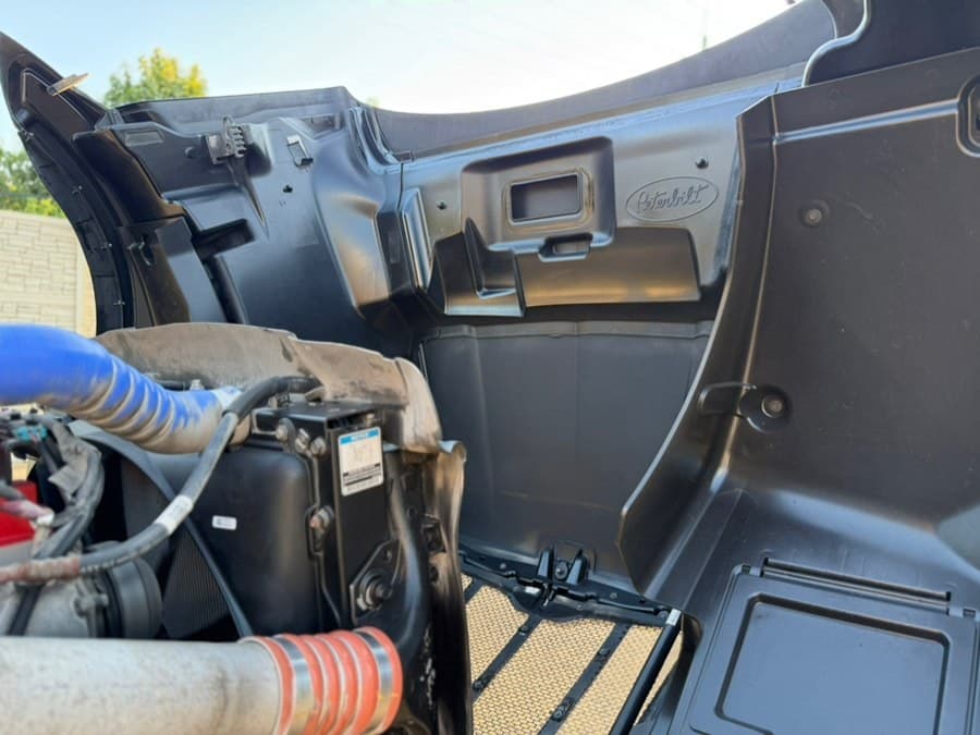 2023 Peterbilt 579