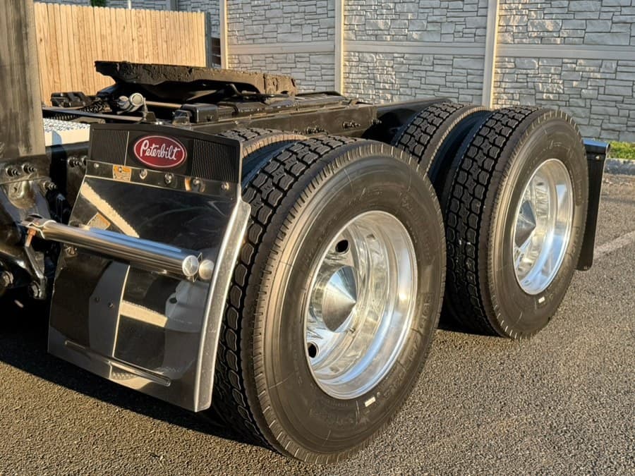 2023 Peterbilt 579
